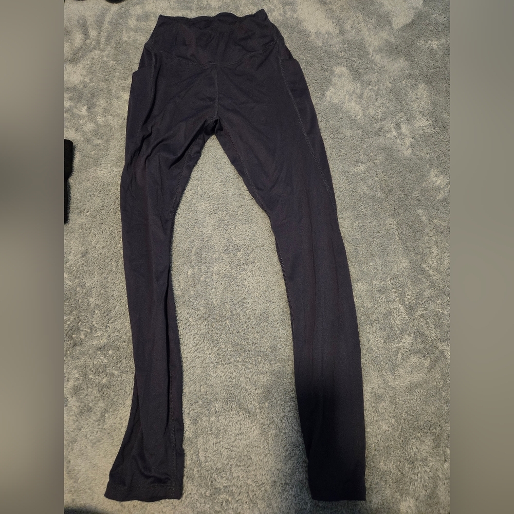 Dark Blue Leggings with Matte Finish and Streamlined Silhouette